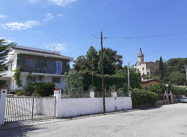 Vil·la Urrutia, Spain